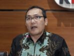 Penting untuk Mengutamakan Kasus Firli Bahuri Menurut Saut Situmorang