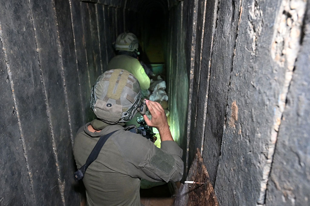 Tentara Israel Exposes Tunnel at Al Shifa Hospital