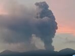 Gunung Dukono Kembali Melepas Debu Vulkanik