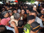 Anies Baswedan Disambut Ribuan Warga saat Menghadiri Pertunjukan Wayang di Ponorogo