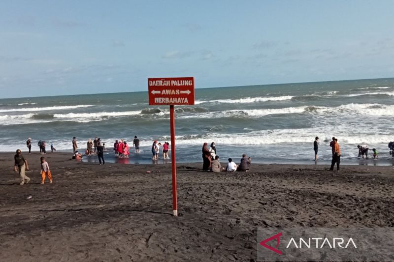 Pantai Selatan Bantul Bukan Tempat yang Aman untuk Berenang