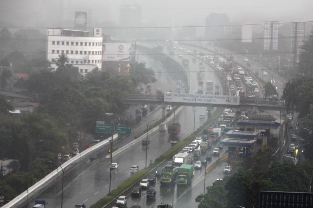 Mayoritas Hujan Turun di Tengah hingga Timur Indonesia Hari Ini