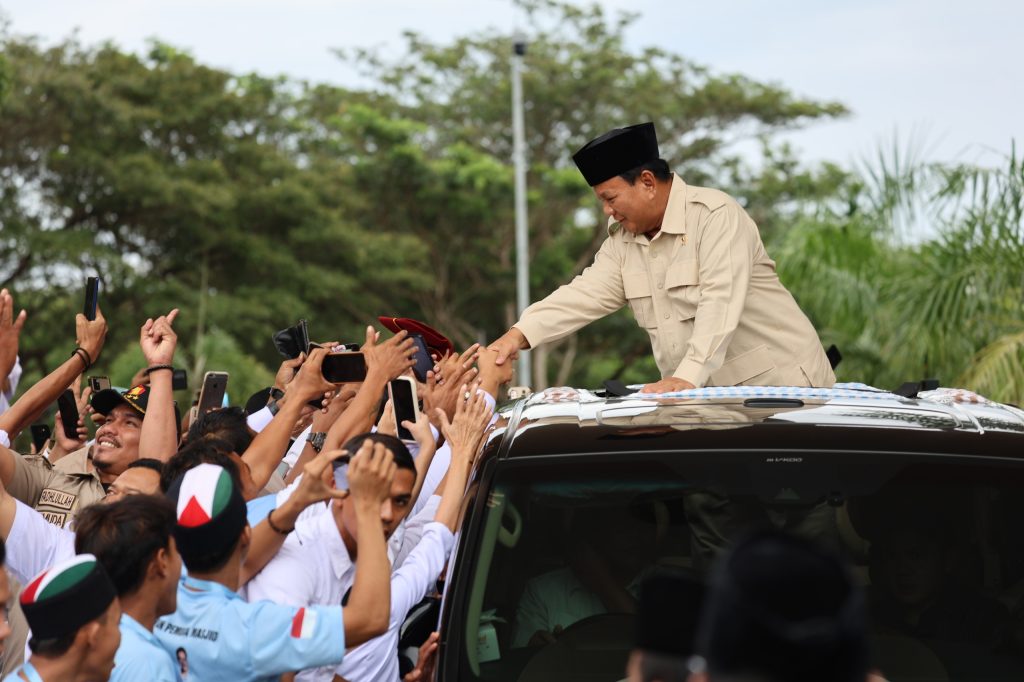 Prabowo Bertemu dan Ngopi Bersama Warga dan Relawan di Kedai Kopi Aceh: Sensasinya Luar Biasa!