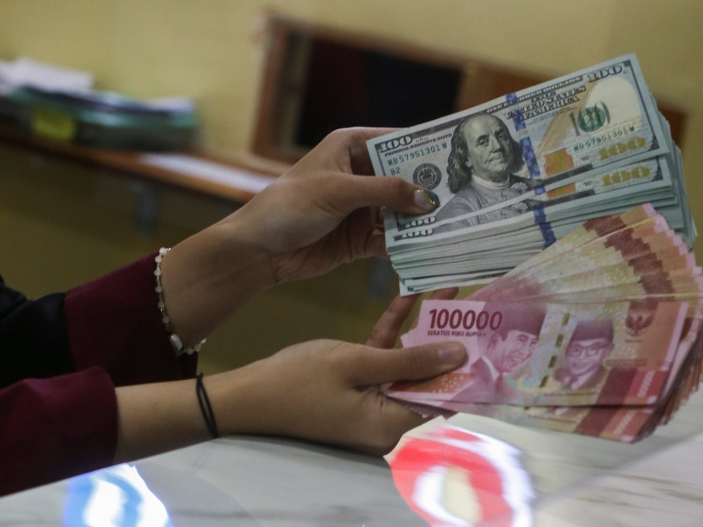 Wah! Rupiah Melonjak, Dolar AS Merosot di Pagi Hari