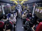 Penumpang Diperbolehkan Naik Transjakarta Meskipun Mengenakan Kaus Politik, Asalkan…