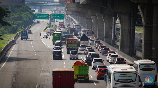 Dalam 3 Hari Menuju Lebaran, Pemudik Melintasi Tol Japek untuk Tinggalkan Jakarta