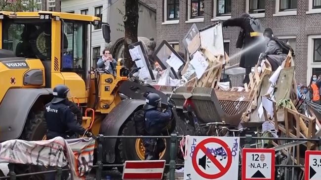 Demo Mahasiswa Belanda Dukung Gaza Berujung Ricuh, Dipaksa Mundur dengan Buldoser