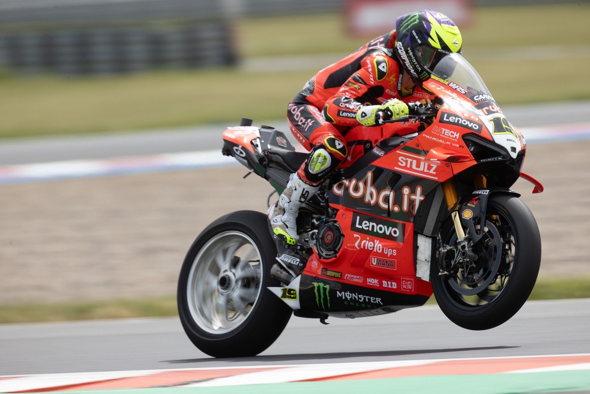 alvaro-bautista-aruba-it-racin.jpg