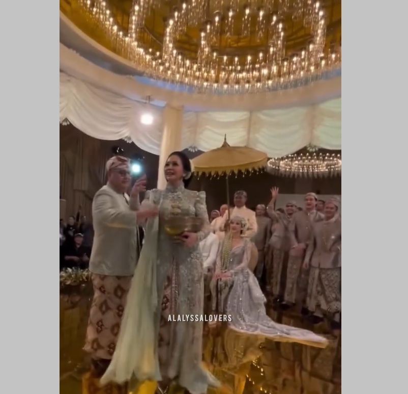 maia-estianty-sawer-emas-di-nikahan-al-ghazali-netizen-heboh-tvz.jpg