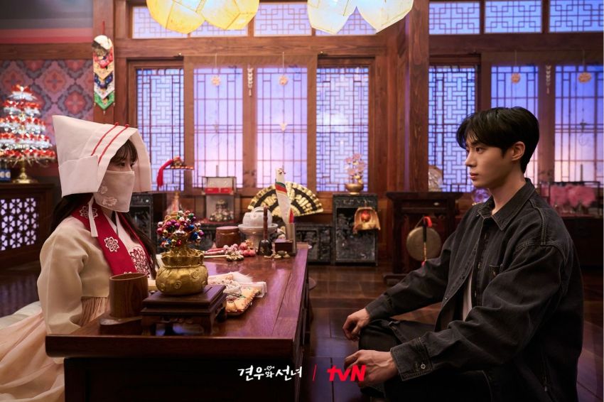 sinopsis-drama-korea-head-over-heels-kisah-dukun-gen-z-dan-cinta-pertama-yang-terkutuk-sxu.jpg
