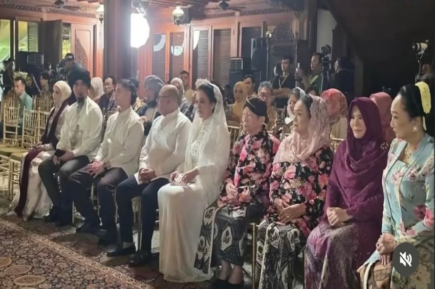 viral-maia-dhani-dan-mulan-duduk-bareng-di-siraman-al-ghazali-dst.jpg
