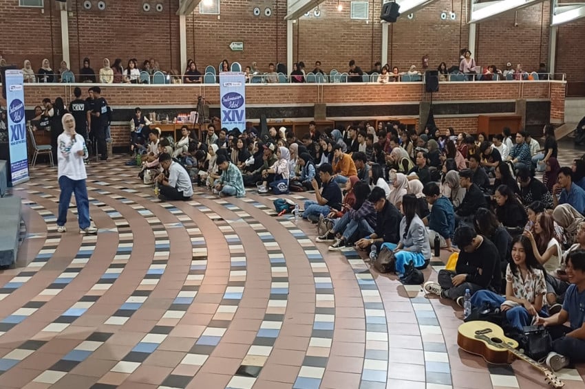 hari-kedua-big-audition-indonesian-idol-xiv-2025-antusias-peserta-meningkat-di-surabaya-rwy.jpg